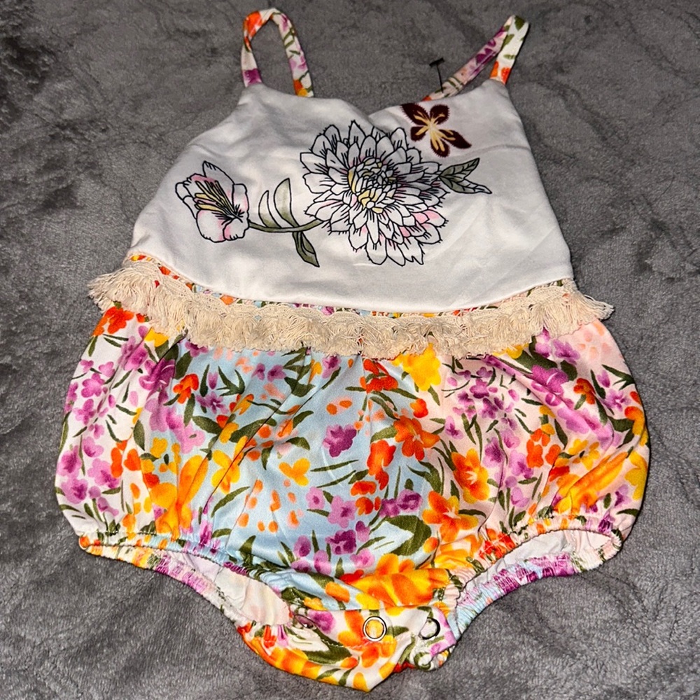 Floral bubble size 3/6m nwot